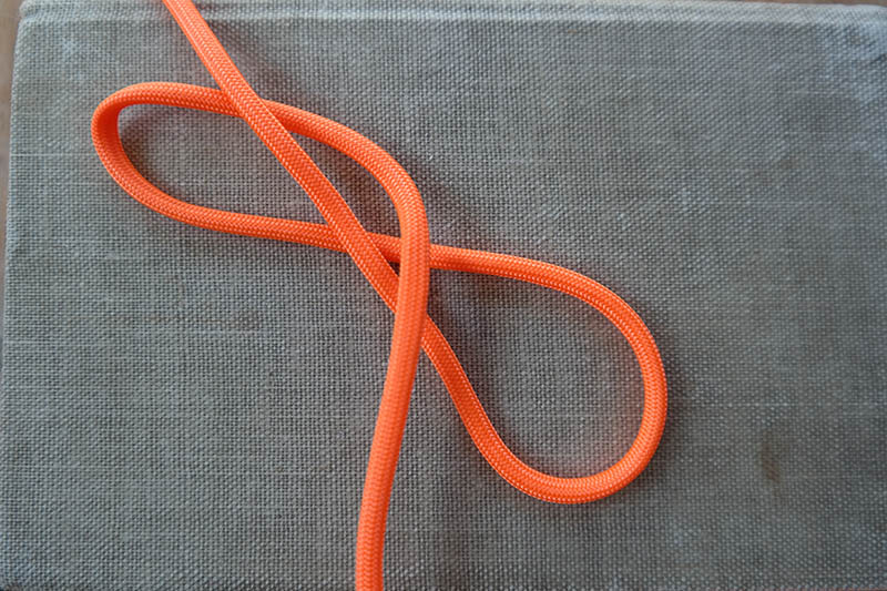 Illustration for article titled Knot Tying Process Images